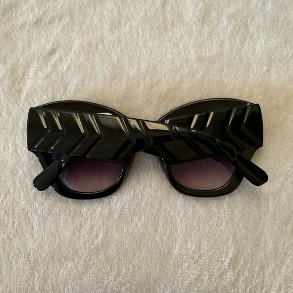 NWT ANTHRO Oversized Cat Eye Sunglasses (black) - Picture 8 of 8